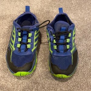 Merrill hybrid sneakers size 13.5 youth